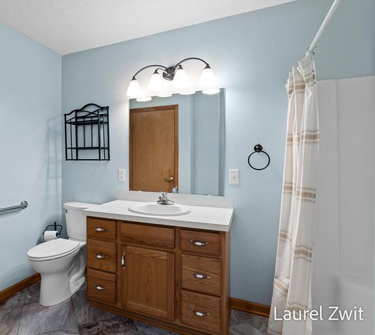 17020 Grandview Drive, Ferrysburg City, MI 49456