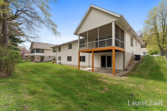 17020 Grandview Drive, Ferrysburg City, MI 49456