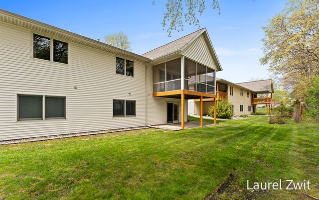 17020 Grandview Drive, Ferrysburg City, MI 49456