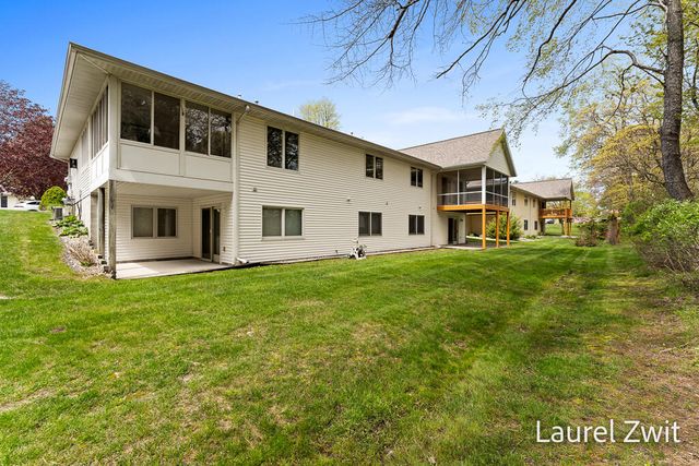 17020 Grandview Drive, Ferrysburg City, MI 49456