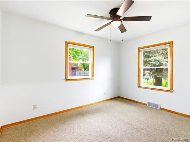 87 Connecticut Avenue, Marysville, MI 48040