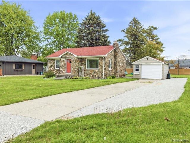87 Connecticut Avenue, Marysville, MI 48040