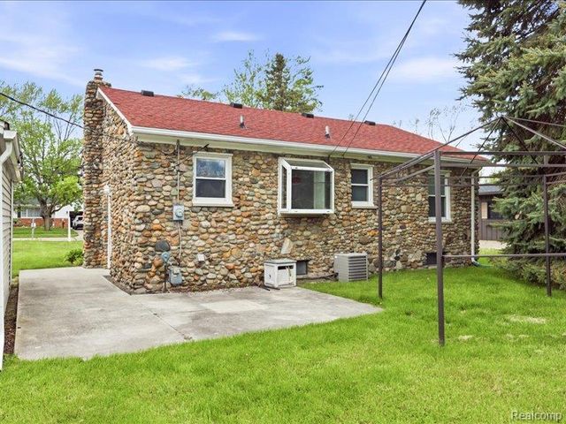 87 Connecticut Avenue, Marysville, MI 48040