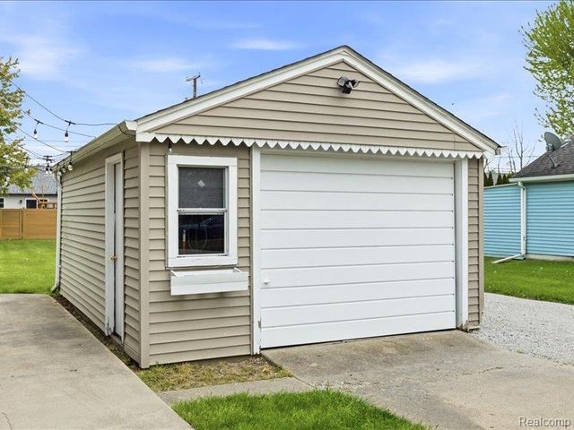 87 Connecticut Avenue, Marysville, MI 48040
