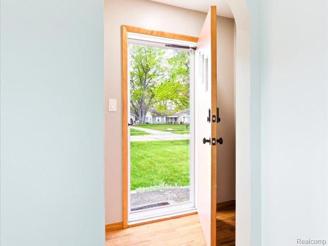 87 Connecticut Avenue, Marysville, MI 48040