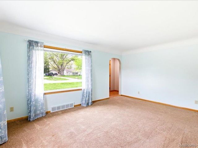 87 Connecticut Avenue, Marysville, MI 48040