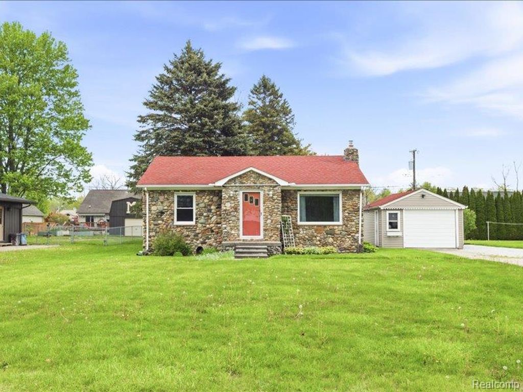 87 Connecticut Avenue, Marysville, MI 48040
