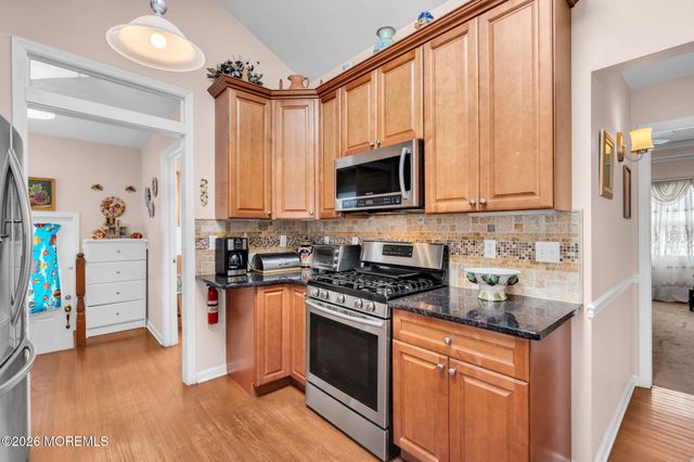 16 Avenue A, Helmetta, NJ 08828