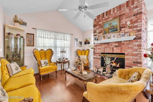 16 Avenue A, Helmetta, NJ 08828