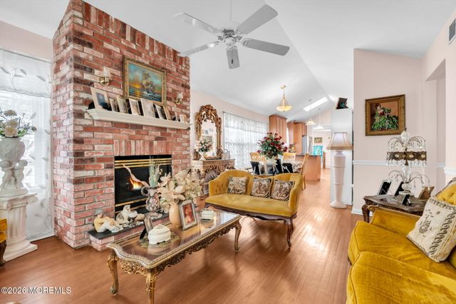 16 Avenue A, Helmetta, NJ 08828