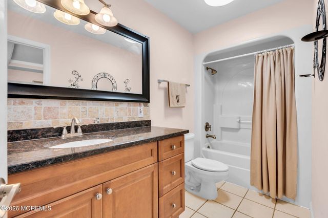 16 Avenue A, Helmetta, NJ 08828