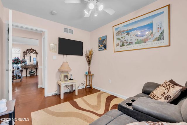 16 Avenue A, Helmetta, NJ 08828