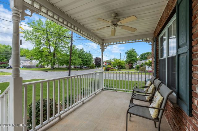 16 Avenue A, Helmetta, NJ 08828