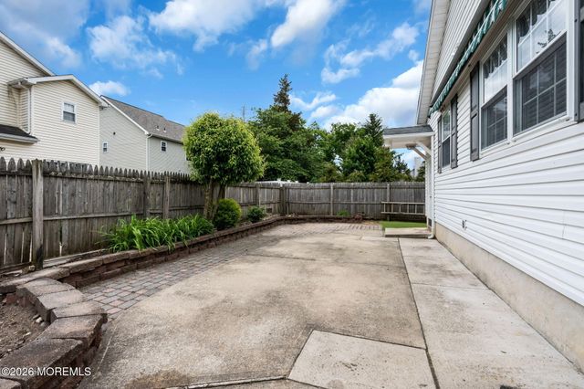 16 Avenue A, Helmetta, NJ 08828