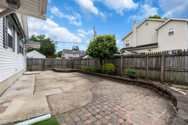 16 Avenue A, Helmetta, NJ 08828