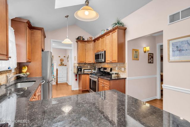 16 Avenue A, Helmetta, NJ 08828