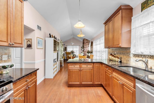 16 Avenue A, Helmetta, NJ 08828