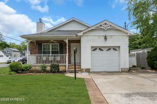 16 Avenue A, Helmetta, NJ 08828