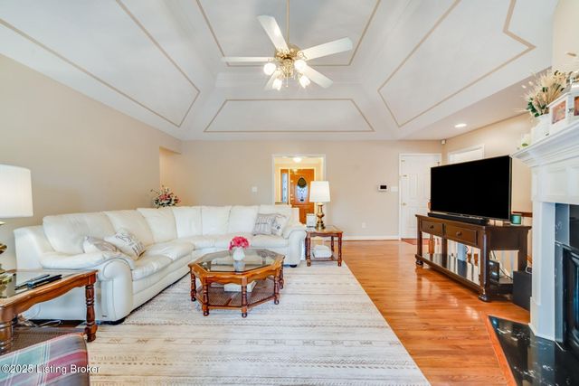 4420 Stone Wynde Dr, Louisville, KY 40272