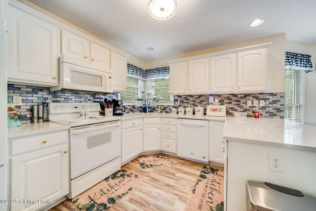 4420 Stone Wynde Dr, Louisville, KY 40272