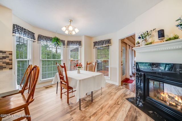 4420 Stone Wynde Dr, Louisville, KY 40272