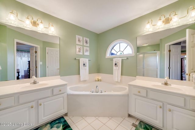 4420 Stone Wynde Dr, Louisville, KY 40272