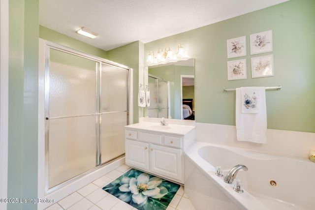 4420 Stone Wynde Dr, Louisville, KY 40272