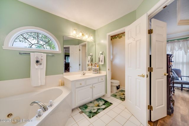 4420 Stone Wynde Dr, Louisville, KY 40272