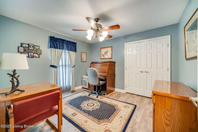 4420 Stone Wynde Dr, Louisville, KY 40272