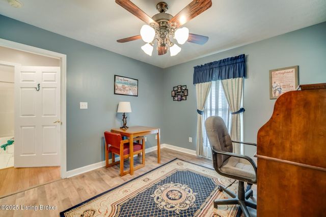 4420 Stone Wynde Dr, Louisville, KY 40272