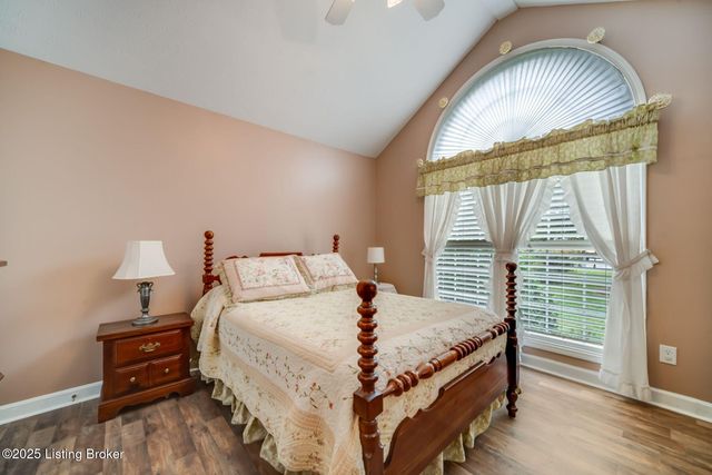 4420 Stone Wynde Dr, Louisville, KY 40272