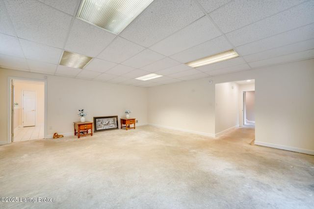 4420 Stone Wynde Dr, Louisville, KY 40272