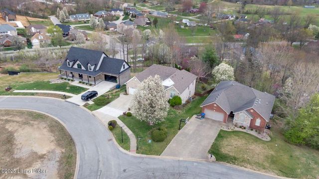 4420 Stone Wynde Dr, Louisville, KY 40272