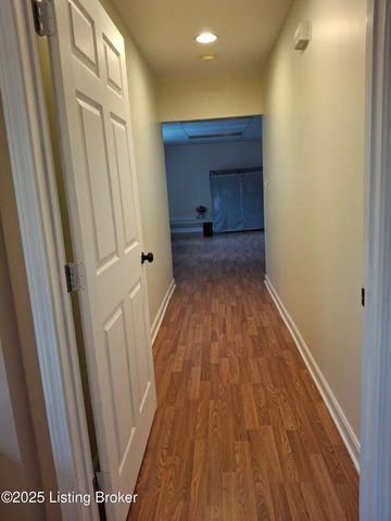 4420 Stone Wynde Dr, Louisville, KY 40272