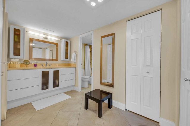 20379 W Country Club Dr PH-36, Aventura, FL 33180