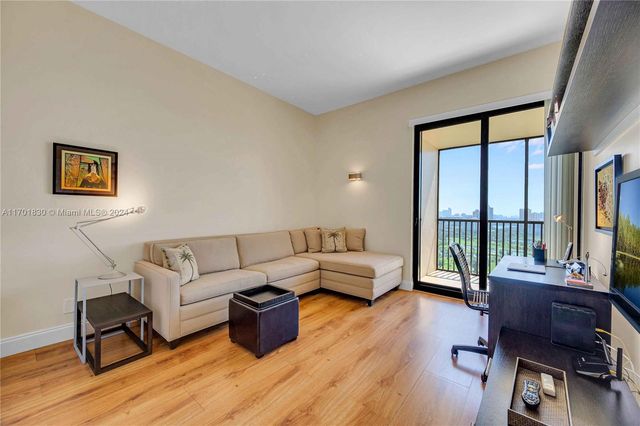 20379 W Country Club Dr PH-36, Aventura, FL 33180