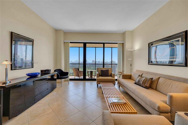 20379 W Country Club Dr PH-36, Aventura, FL 33180