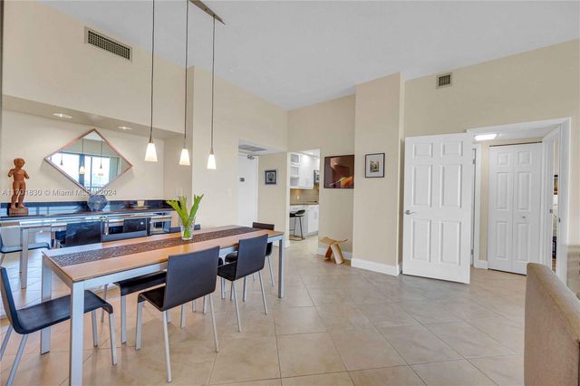 20379 W Country Club Dr PH-36, Aventura, FL 33180