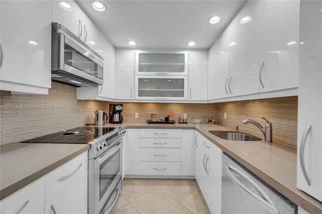 20379 W Country Club Dr PH-36, Aventura, FL 33180