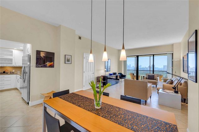 20379 W Country Club Dr PH-36, Aventura, FL 33180