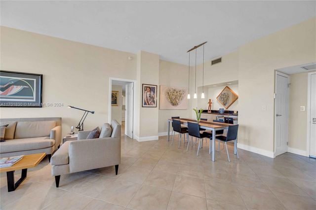 20379 W Country Club Dr PH-36, Aventura, FL 33180