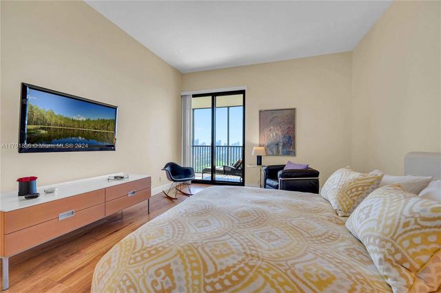20379 W Country Club Dr PH-36, Aventura, FL 33180