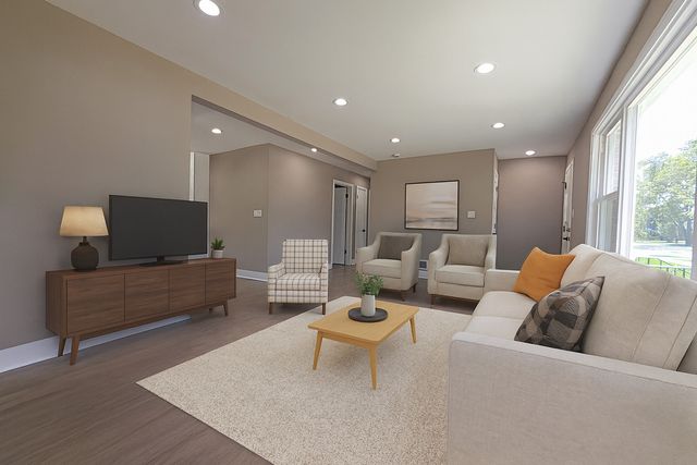 1847 Boeger Avenue, Westchester, IL 60154