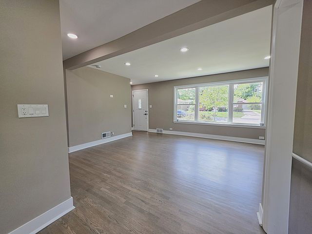 1847 Boeger Avenue, Westchester, IL 60154