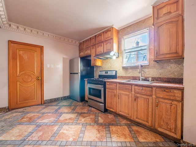 11614 Bessemer Street, Richmond Hill, NY 11418