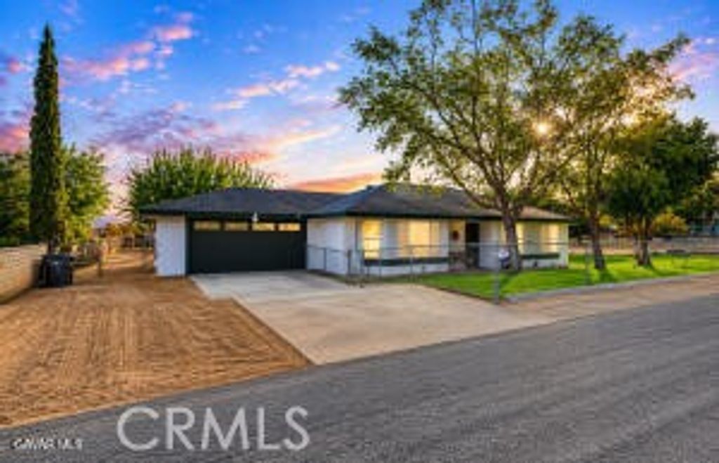 Image 3 of property listing at 16416 Rawhide, Palmdale, CA 93591