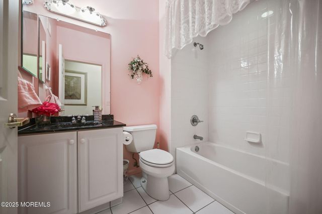 25 Wellfleet Street, Monroe, NJ 08831