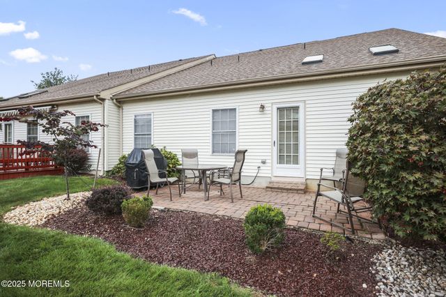 25 Wellfleet Street, Monroe, NJ 08831