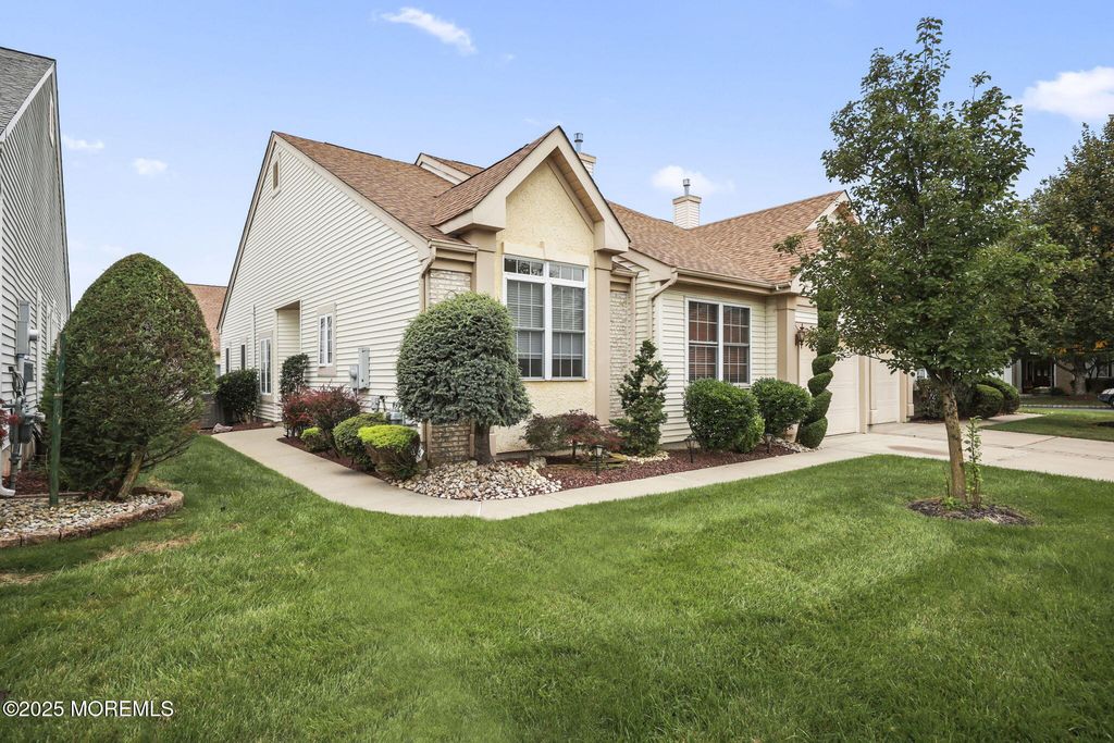 25 Wellfleet Street, Monroe, NJ 08831