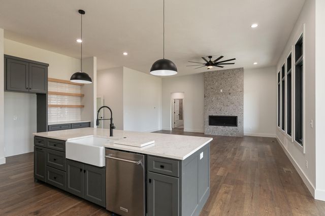 1999 N Alysheba Court, Springfield, MO 65802